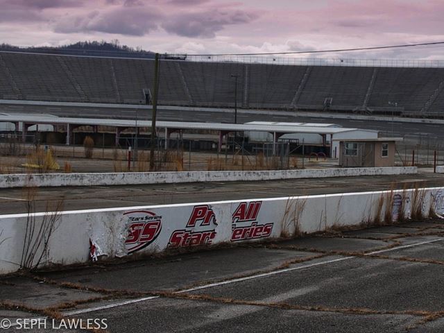 Заброшенный трек разбитых воспоминаний NASCAR